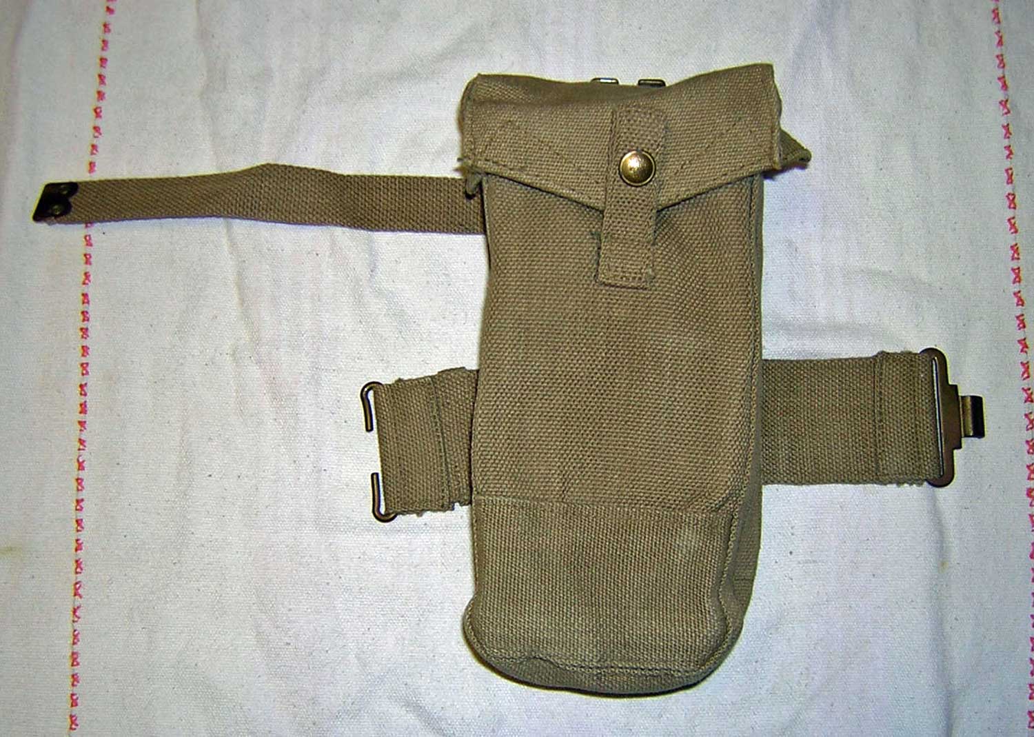 pouch right front